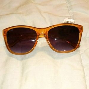 Pugs NWT 💥 POLARIZED SUNGLASSES 🕶️ 💥